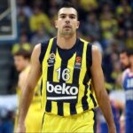 "Ο Σλούκας είναι άψογος στο ύφος και στο ήθος του"