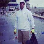Οπαδός της Λίβερπουλ καθάρισε ολόκληρη την πόλη μετά τους εορτασμούς (pic)
