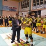 "Αφιερωμένο στον κόσμο"