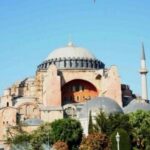 Παραμένουν στη φυλακή οι δύο Έλληνες που άνοιξαν ελληνική σημαία μέσα στην Αγιά Σοφιά (vid)