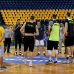 Άπαντες παρόντες εν όψει Κατάγια