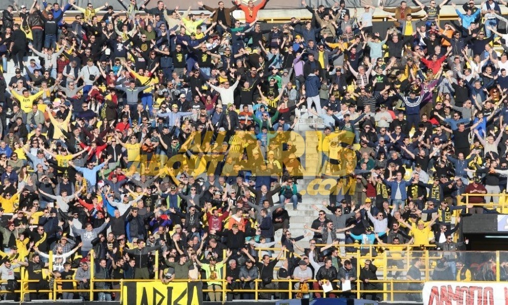 Δυναμικό "παρών" του κόσμου στο "Βικελίδης"! (pics)
