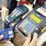 Έβαλε την πιστωτική του κάρτα σε… φακελάκι γάμου (vid)