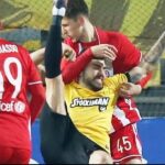 Εκλεισαν τα μάτια στο… γκρέμισμα του Καπνίδη! (vid)