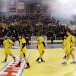 Επεισόδια και διακοπή στον τελικό Κυπέλλου (pics)