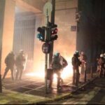 Επεισόδια στο κέντρο της Αθήνας – Πεδίο μάχης οι δρόμοι γύρω από το Πολυτεχνείο (vid)
