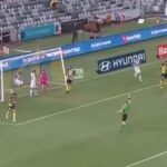 Έσπασε το δοκάρι και διακόπηκε ο αγώνας! (vid)