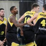Έτοιμος για να μπει με το δεξί