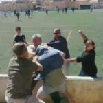 Γονείς παίζουν ξύλο σε αγώνα των παιδιών τους! (vid)