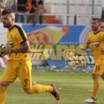 Κάτι της χρωστάει