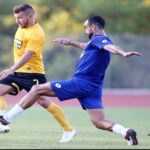 Ξένοι κάτω από τη βάση