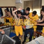 Ξέσπασμα… ανακούφισης στα αποδυτήρια (pics)