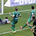 Μάνος: "Ποτέ μην εγκαταλείπεις" (pics)