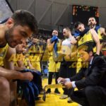 Μένει Αθήνα