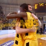 Ο Κοεν που ντύθηκε Ουάιτ και τα τρίποντα-μαχαιριές