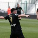 Ο Μάνος έκλεισε τα αυτιά του…  (vid)