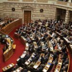 Ψηφίστηκαν με 153 «Ναι» το Ασφαλιστικό και το Φορολογικό