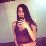 Στα πατώματα, μόνο με τα εσώρουχα (pics)
