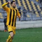 Στην έξοδο και ο… ψηλός