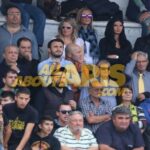 Στην κερκίδα ο Καρυπίδης