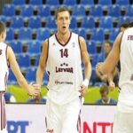 Στον πόντο Κροατία και Λετονία