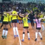 Το σήκωσαν οι νεανίδες!
