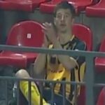 Χειροκρότησε τον… εαυτό του!
