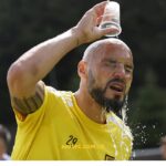 Χαλάρωμα στην πισίνα… και στον ήλιο (pic)