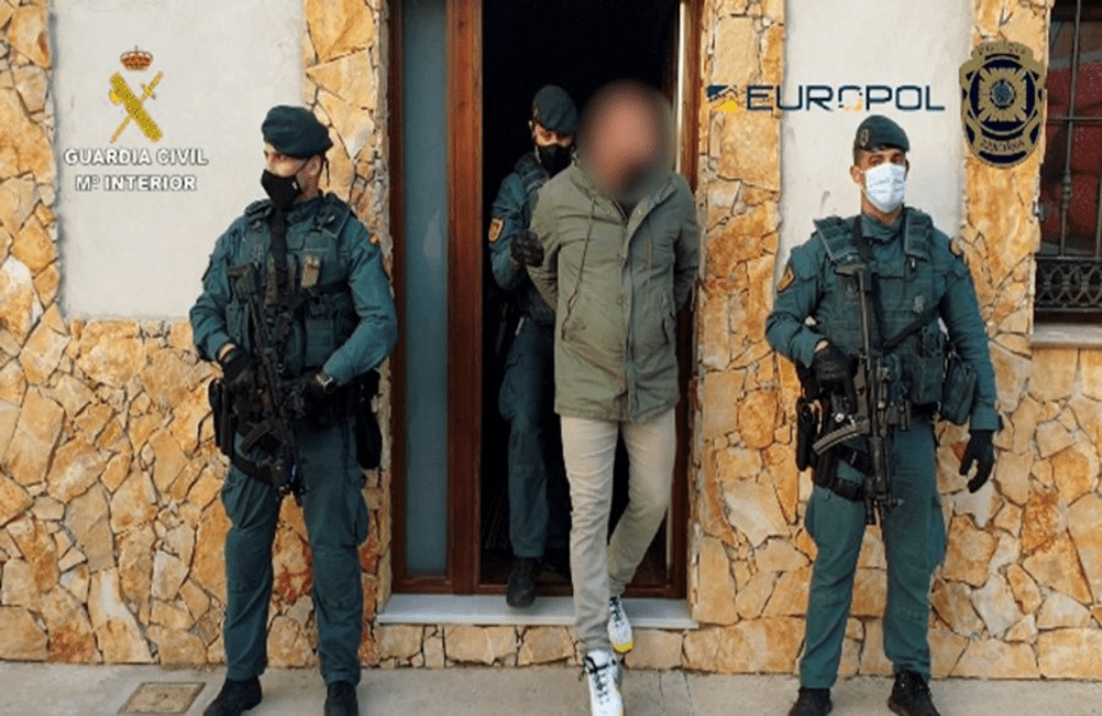 Πάνω από 800 συλλήψεις σε παγκόσμια επιχείρηση κατά του οργανωμένου εγκλήματος! (vid)