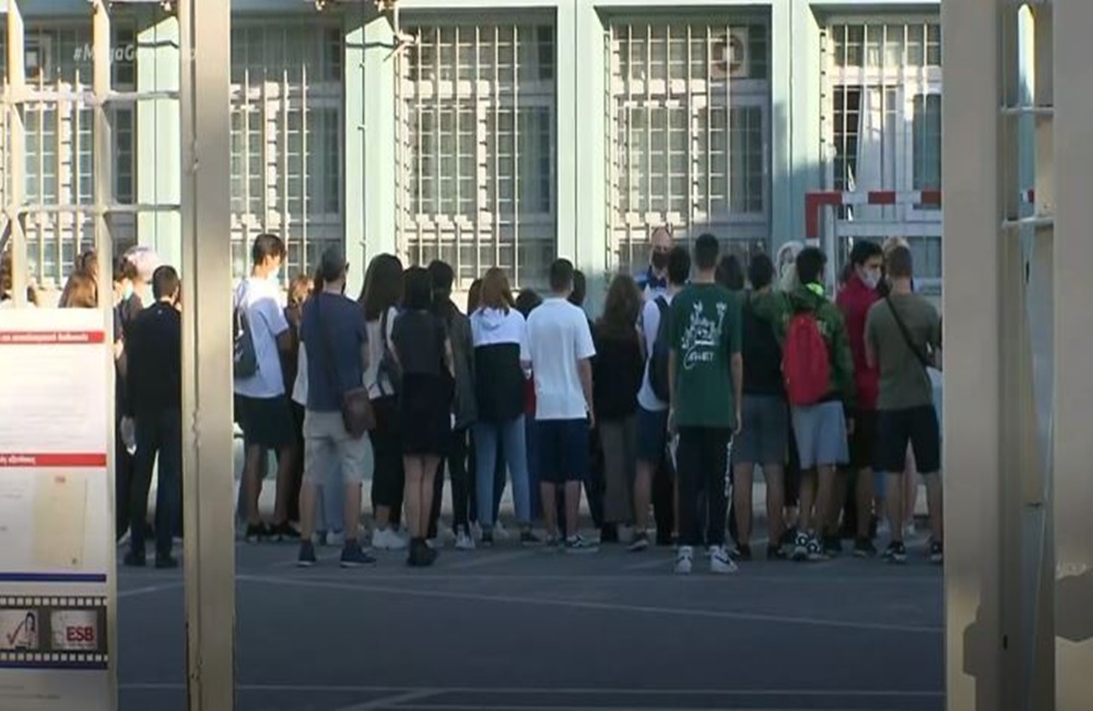 Πρεμιέρα για τις Πανελλήνιες με μάσκες και self test (vid)