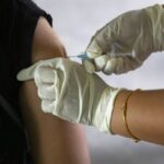 Ανοίγει άμεσα η πλατφόρμα για τους 18-29 σε δύο εμβόλια (vid)