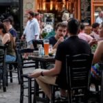 Κορωνοϊός: Μόνο για εμβολιασμένους οι κλειστοί χώροι σε εστίαση και μπαρ