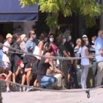 Μίκης Θεοδωράκης – Πλήθος κόσμου έξω από τη Μητρόπολη Αθηνών για το λαϊκό προσκύνημα (vid)