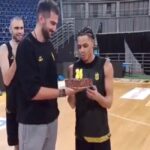 Επιφύλασσαν τούρτα και… τραγούδι στον Κάουαν JR (vid)