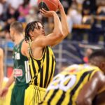 Ψάχνει την αντίδραση μπροστά στον κόσμο του!