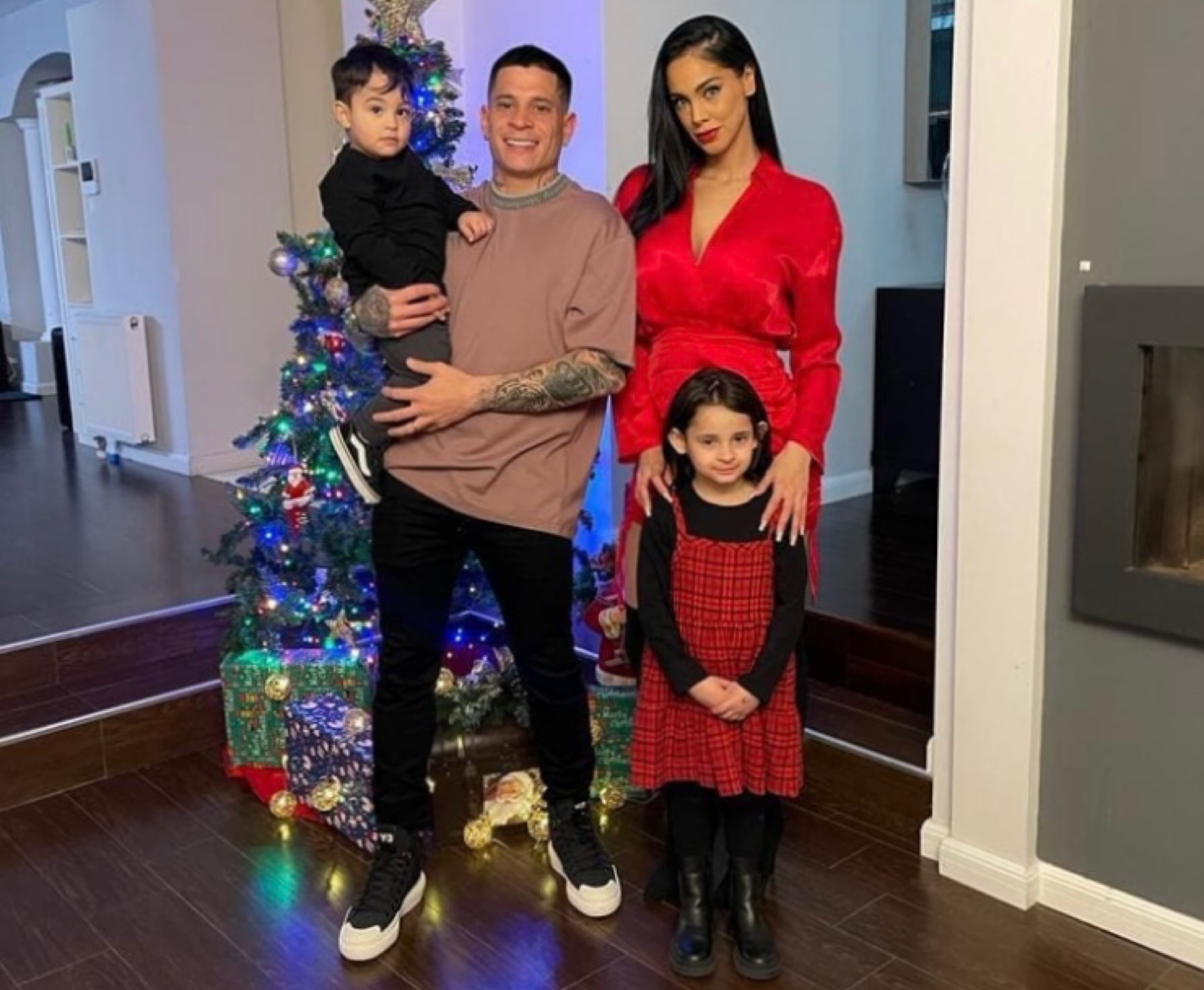 Η οικογένεια Ιτούρμπε κάνει ρεβεγιόν στη Θεσσαλονίκη και στέλνει ευχές!  (pic) - AllAboutARIS.gr