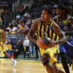 Ο Κέλι κάνει ό,τι θέλει στο παρκέ του “Nick Galis Hall” (vid)