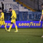 Με μία ξεθωριασμένη ταυτότητα…