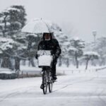 Πρωτοφανείς εικόνες στο Τόκιο: Πυκνό χιόνι σκέπασε την πρωτεύουσα της Ιαπωνίας (vid)