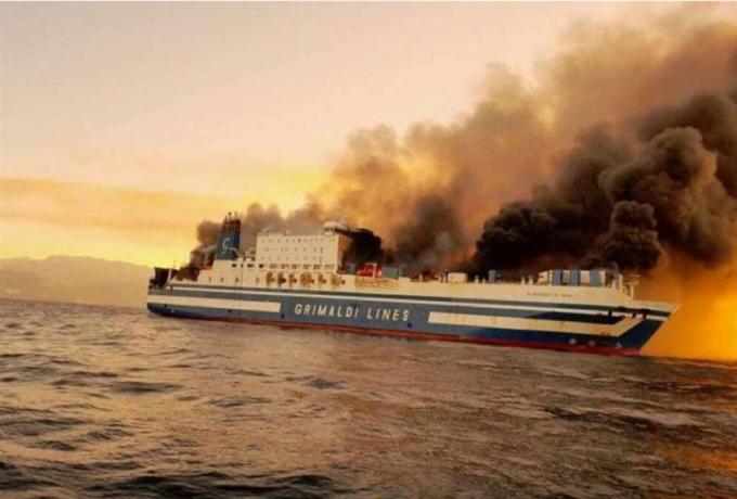 Κέρκυρα: Βίντεο ντοκουμέντο από το φλεγόμενο πλοίο (vid)