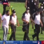 Γουατεμάλα: Αναστάτωση σε αγώνα ποδοσφαίρου λόγω εισβολής φιδιού (vid)