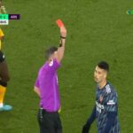 Δύο κάρτες σε τέσσερα λεπτά και… έξω! (vid)