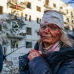 Πόλεμος στην Ουκρανία: Το πικρό χαμόγελο – Η φωτογραφία που συγκλονίζει τον πλανήτη