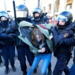 Ρωσία: Πάνω από 5.000 συνελήφθησαν επειδή διαδήλωσαν κατά της εισβολής στην Ουκρανία
