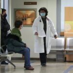 Γκάγκα: “Τέλος το πρόστιμο των 100 ευρώ στους ανεμβολίαστους άνω των 60 ετών από τον Απρίλιο” (vid)