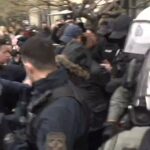 Προπηλακισμοί και ένταση στην Ευελπίδων με την άφιξη της Ρούλας Πισπιρίγκου (vid)