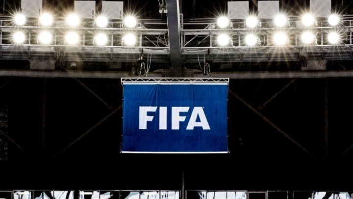 FIFA: «Κανείς δεν πουλά το ποδόσφαιρο» (vids)