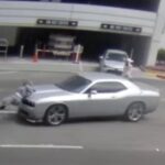 Σοκαριστική ληστεία στις ΗΠΑ: Τη χτύπησαν με το αυτοκίνητο την ώρα που προσπαθούσε να διαφύγει (vid)