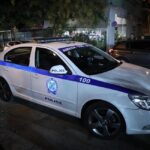 Ένας 23χρονος τράβηξε πιστόλι σε αστυνομικούς μέσα σε κομμωτήριο (vid)
