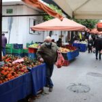 Να αυξηθούν τα μέτρα των πάγκων στις λαϊκές αγορές, ζητούν παραγωγοί